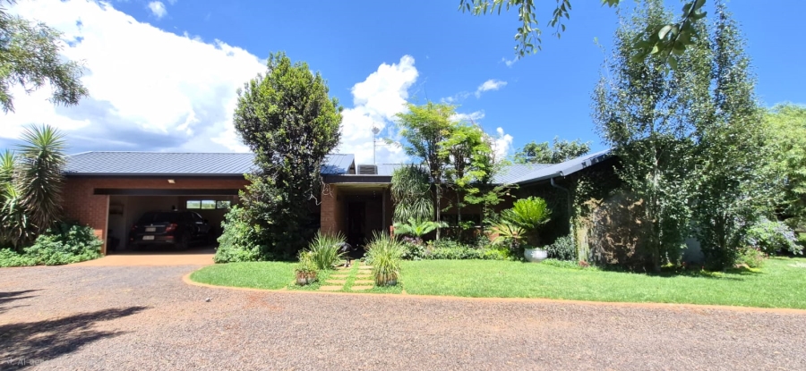 5 Bedroom Property for Sale in Rustenburg Rural North West